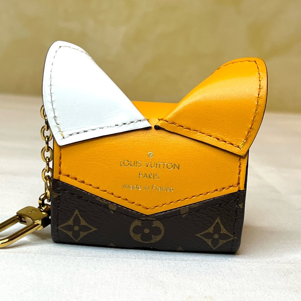 Louis Vuitton Monogram Orange and Black Cat EarPods Case - Picture 2 of 13